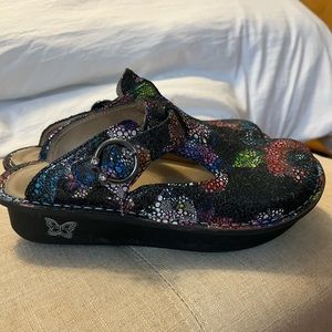 Alegria Clogs